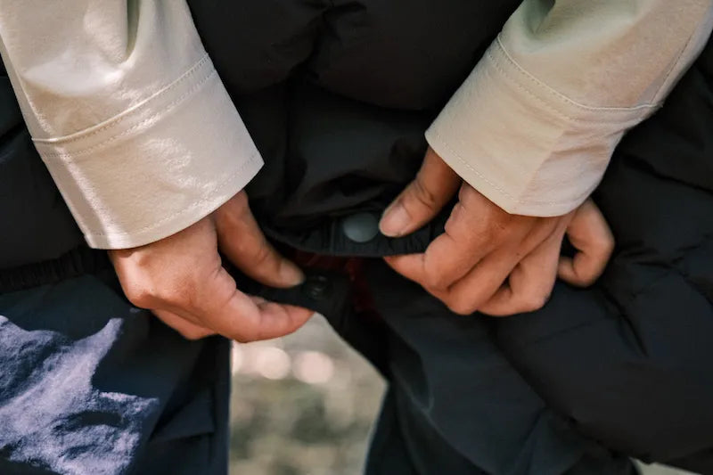 アグラ S.P ダウン　裾スナップ　ボタン