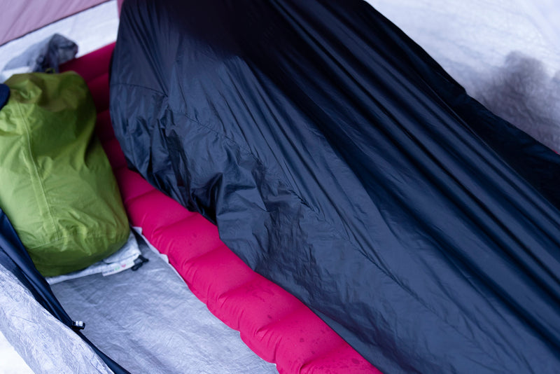 スタティック　アドリフトチタンスリーピングバッグ　フィールド着用全体