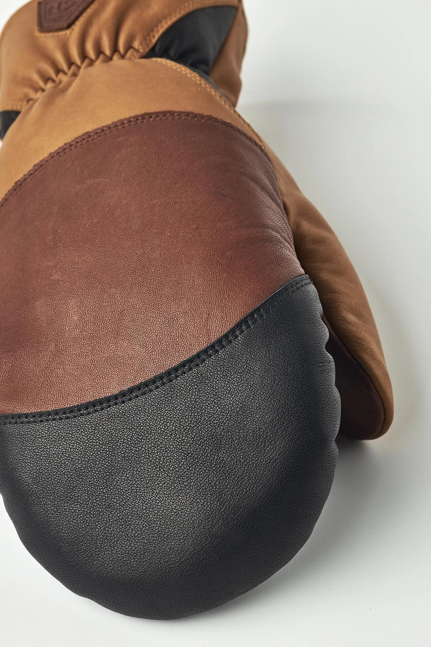 ヘストラ　リミックス ミット　ブラウン　コーク　指先