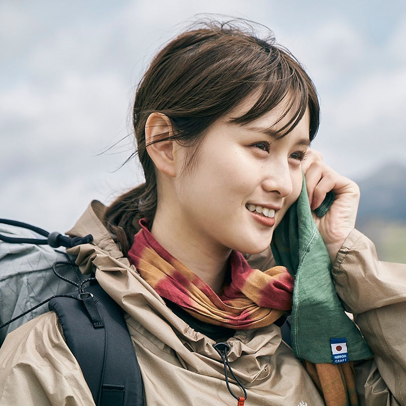 チャオラス スポーツてぬぐい / タイダイ サンセット （マウンテン）着用画像