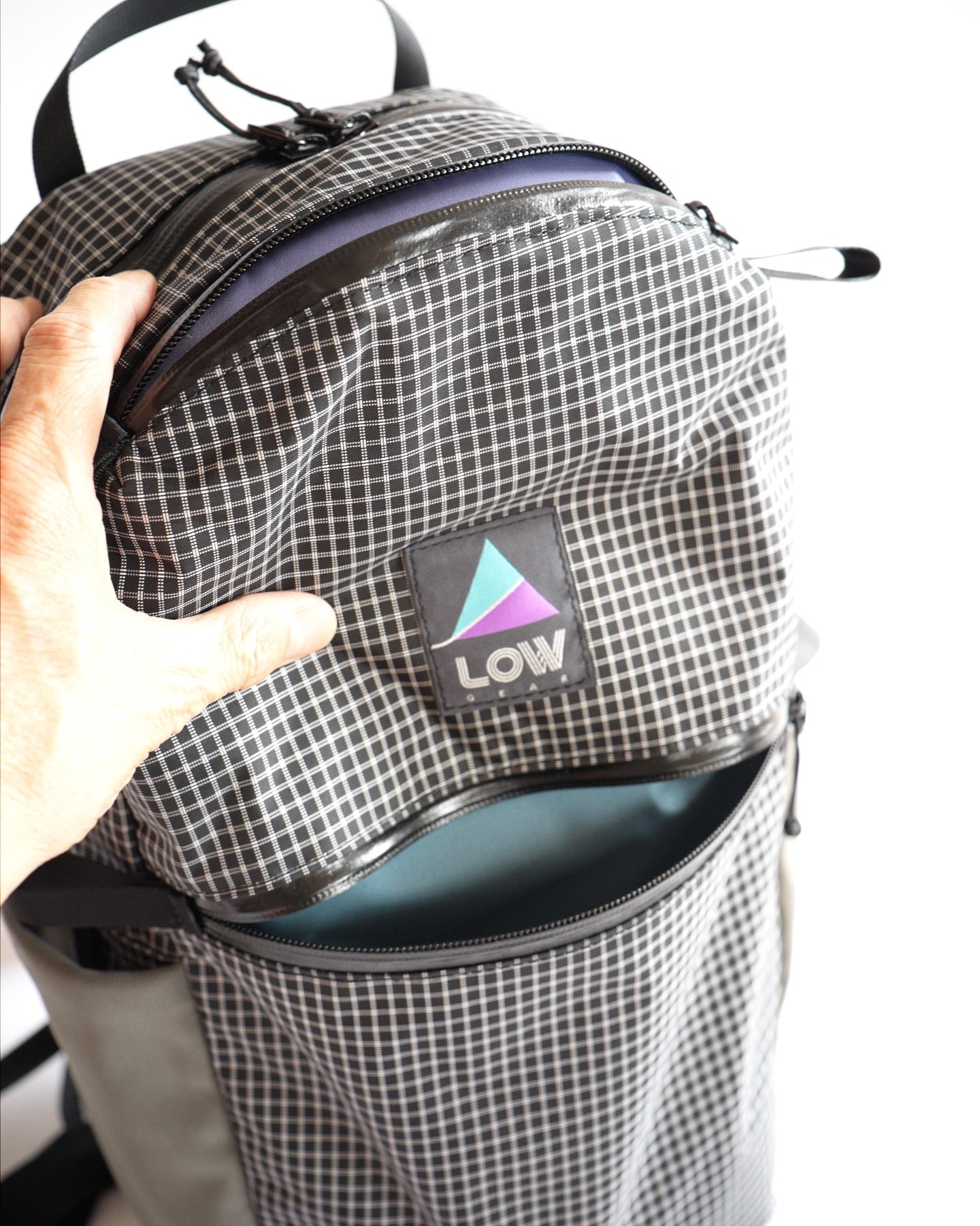 マウンテンローギア　タイニートット　ブラックアウト　ロゴ