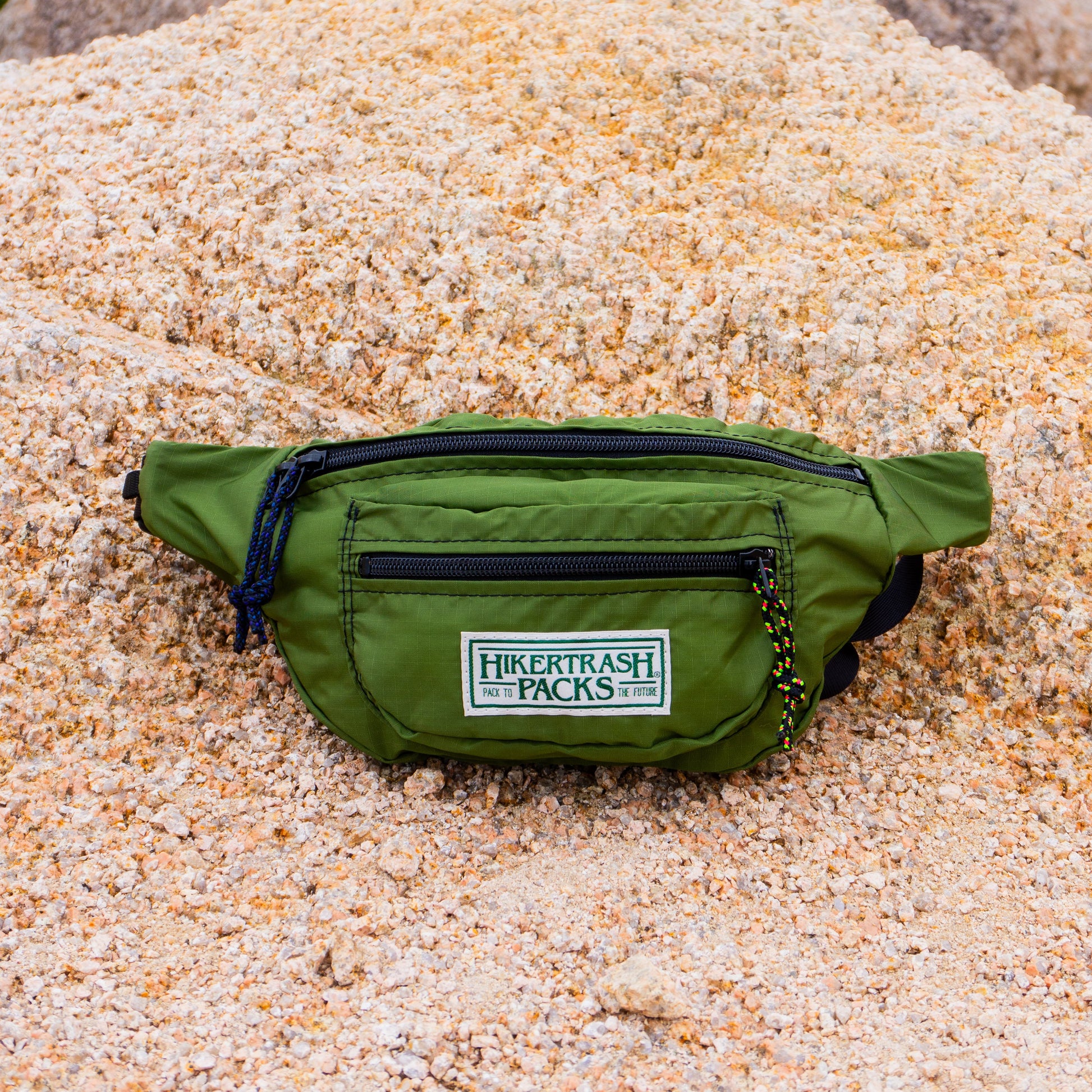 ハイカートラッシュ　PACK TO THE FUTURE　ウエストバッグ　グリーン　ブラック　正面