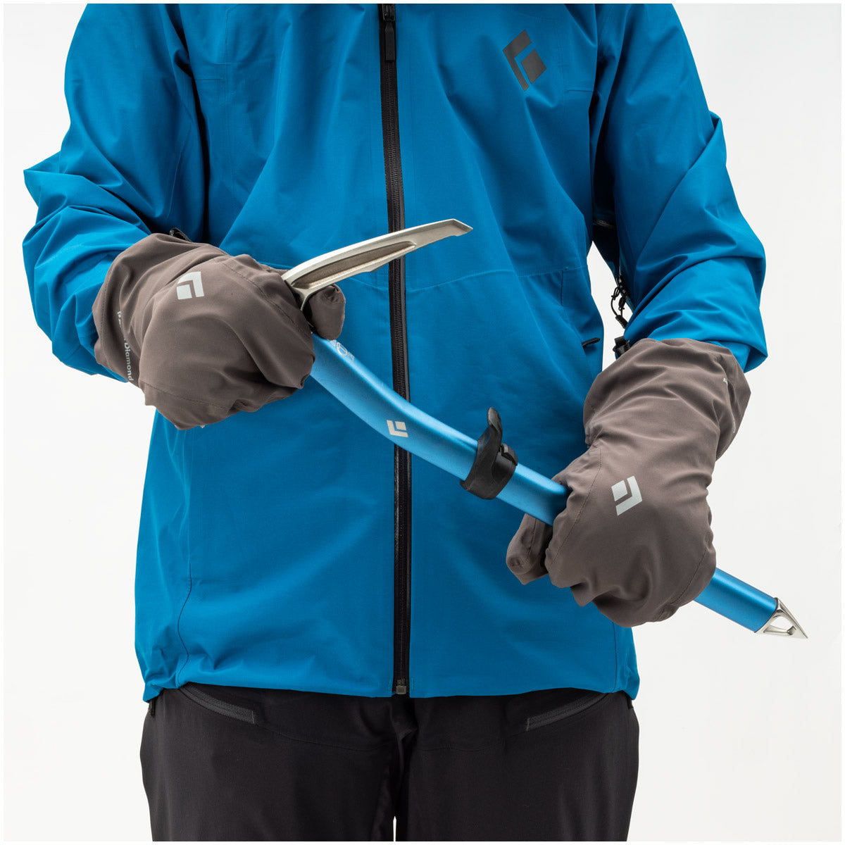 ブラックダイヤモンド ウォータープルーフオーバーミット　スモーク　着用写真