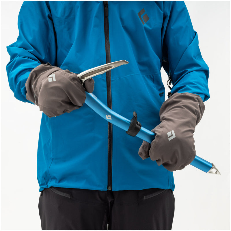 ブラックダイヤモンド ウォータープルーフオーバーミット　スモーク　着用写真