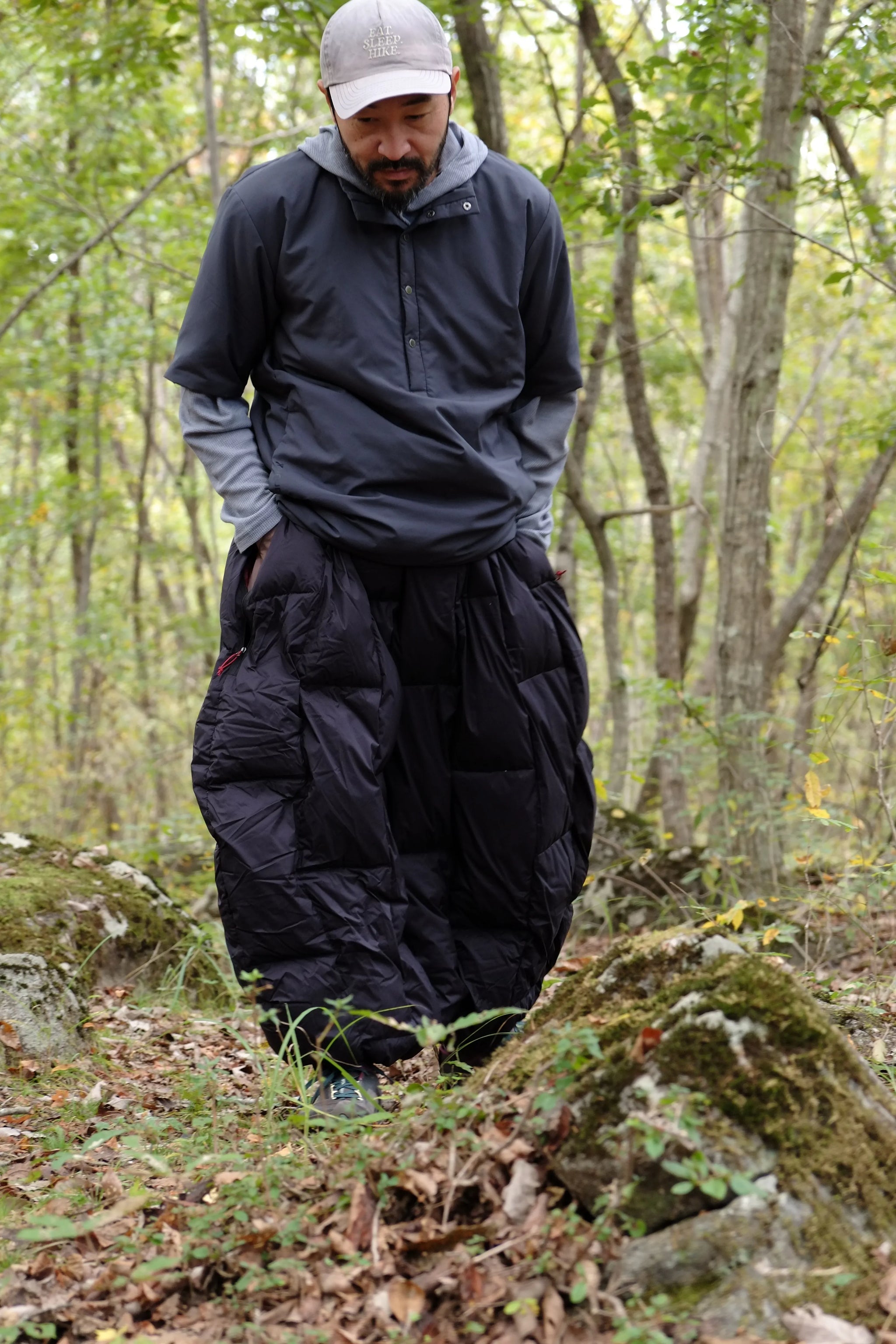 アグラ SP ダウン スカート　歩行時　フィールド写真