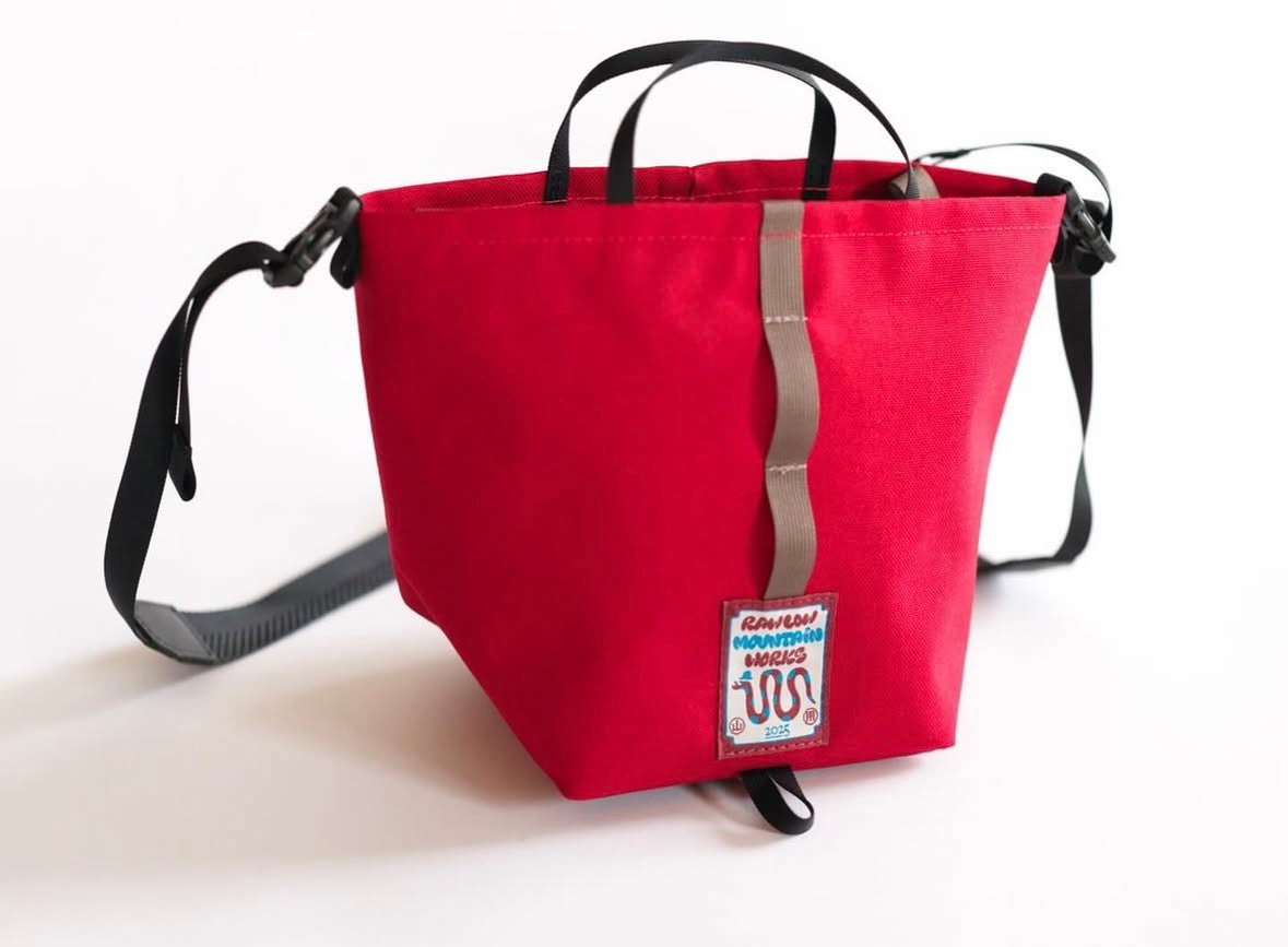 RawLow Mountain Works ZODIAC Limited Edition Snake TABITIBI Tote 2025 正面