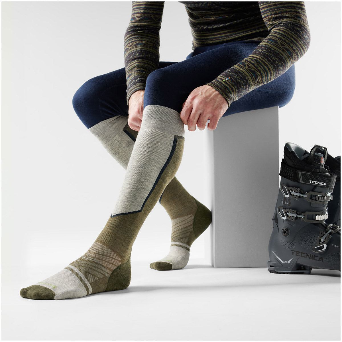 スマートウール　スキー ターゲットクッション　アッシュ　着用写真