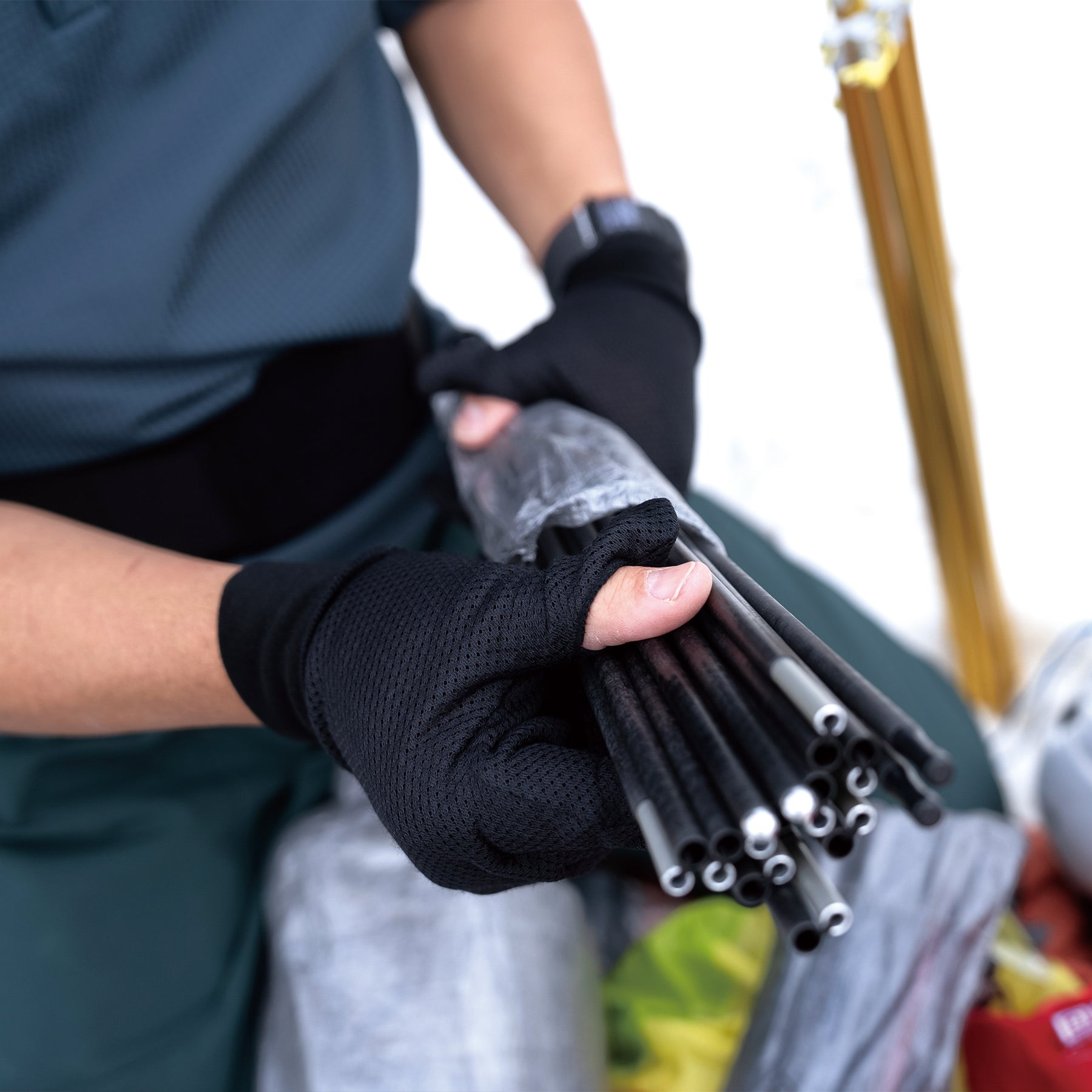 static-adrift-glove-fld1