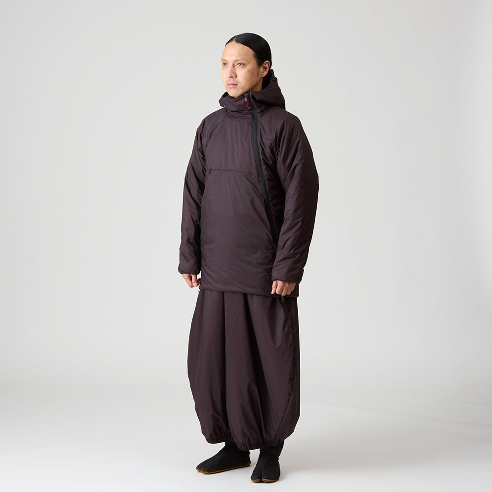 シノギ　アグラスカート　042050　着用写真　全身　横向き