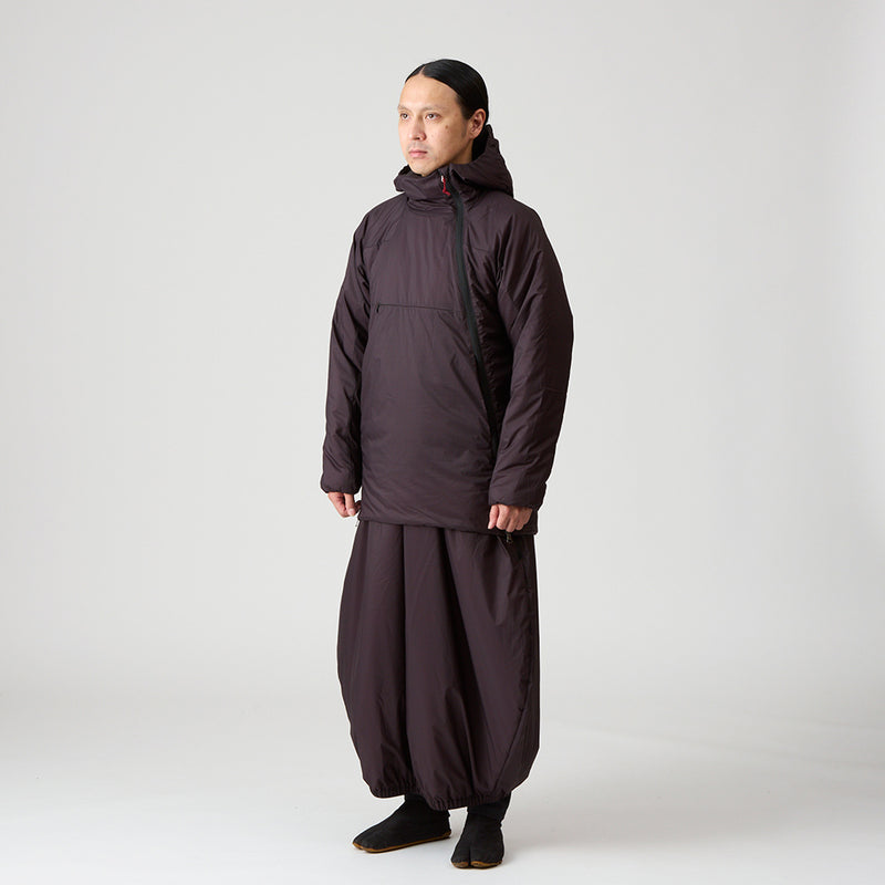 シノギ　アグラスカート　042050　着用写真　全身　横向き