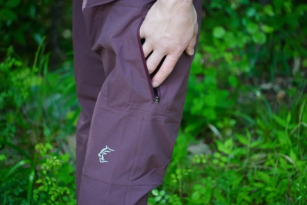 【NEW】ティートンブロス（Teton Bros.）× スカイハイマウンテンワークス（Sky High Mountain Works：SHMW）× ムース（MOOSE）別注 スクランブリングパンツ（Scrambling PANT）TB231-59 カラー：WINERED